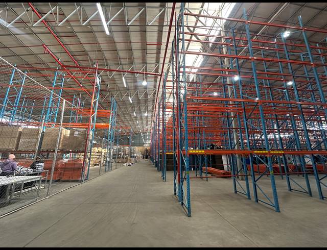 8,500M² WAREHOUSE FOR SALE IN LINBRO PARK